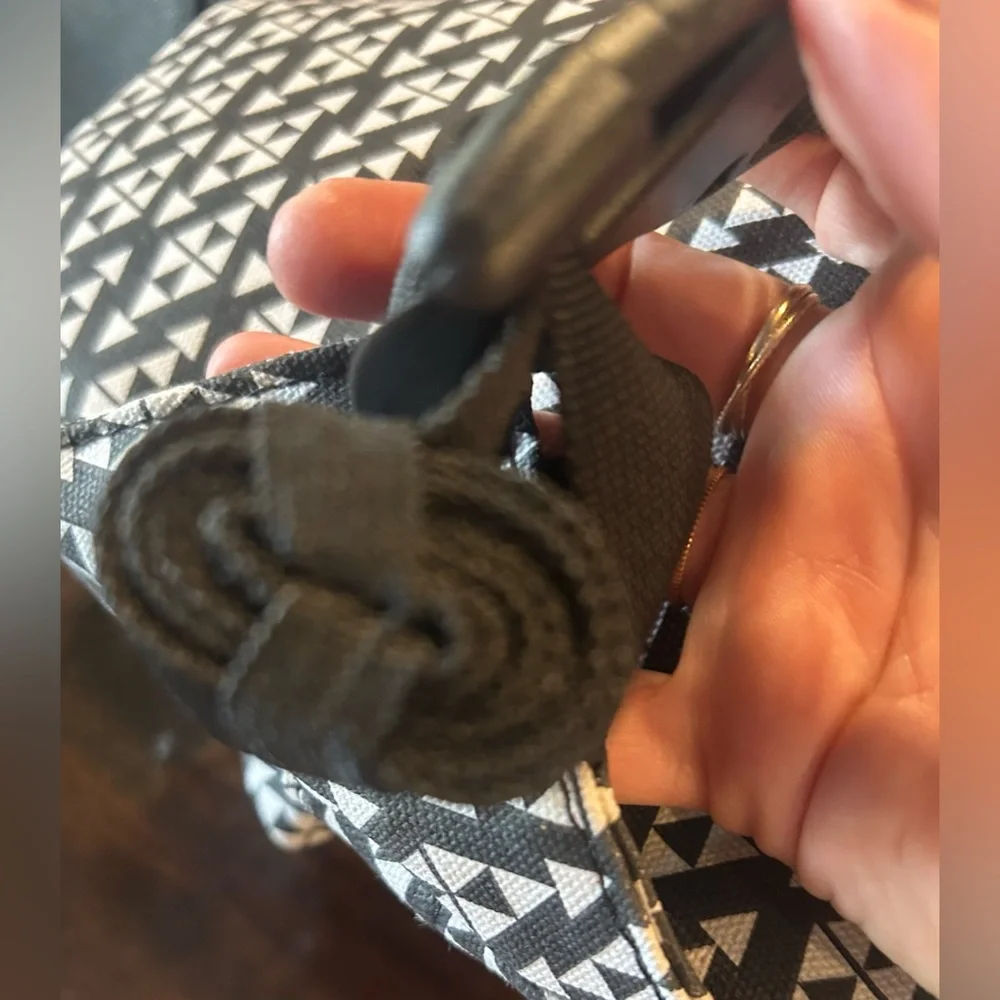 Kavu Rope Sling Bag Crossbody Backpack Black/White Geometric Triangles Trio - Picture 12 of 12